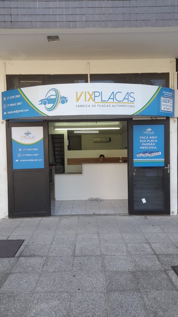 Fachada da loja VIX Placas na Rua das Palmeiras, Santa Lúcia, Vitória